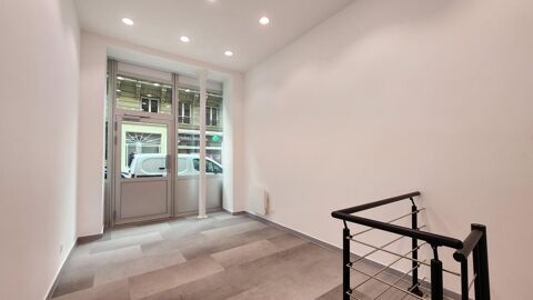 Au coeur du quartier Europe, une boutique à louer 1579 75008 Paris
