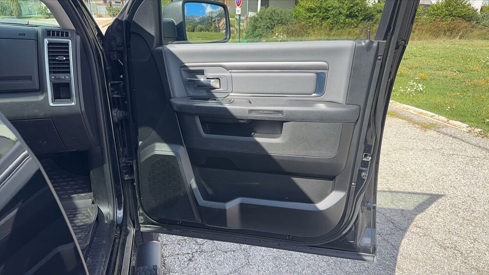 RAM 1500 IV 5.7 V8 HEMI 400 Base - Automatique 2022 occasion 38000 Grenoble