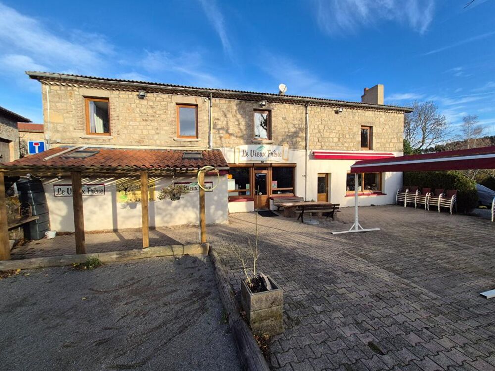 **EXCLUSIVITE** Tarentaise 42660 Propriété en pierres comprenant en rez de chaussée une ancienne auberge de 144m² (possibilité d