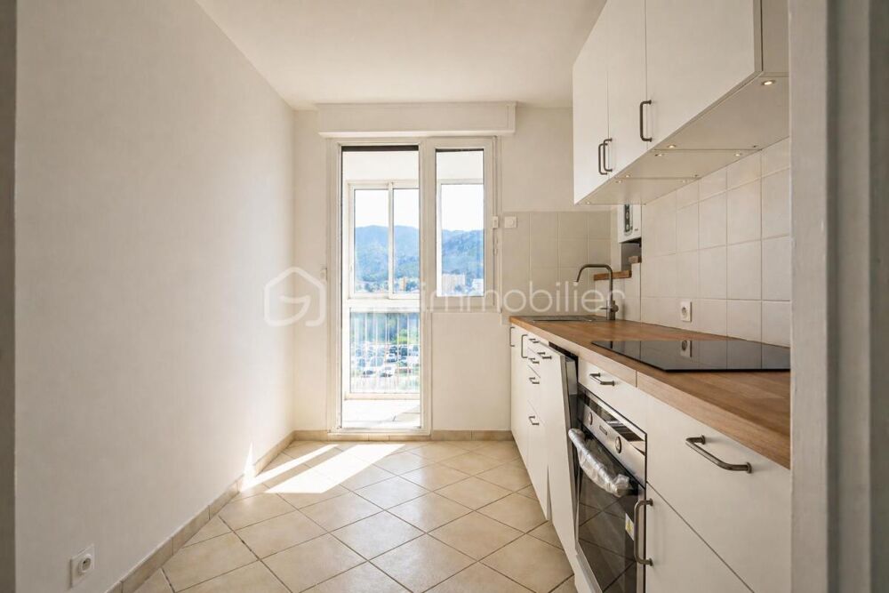 Marseille 10e  T3 rénové  51 m²  8e étage  Vue dégagée- Balcon  Cave