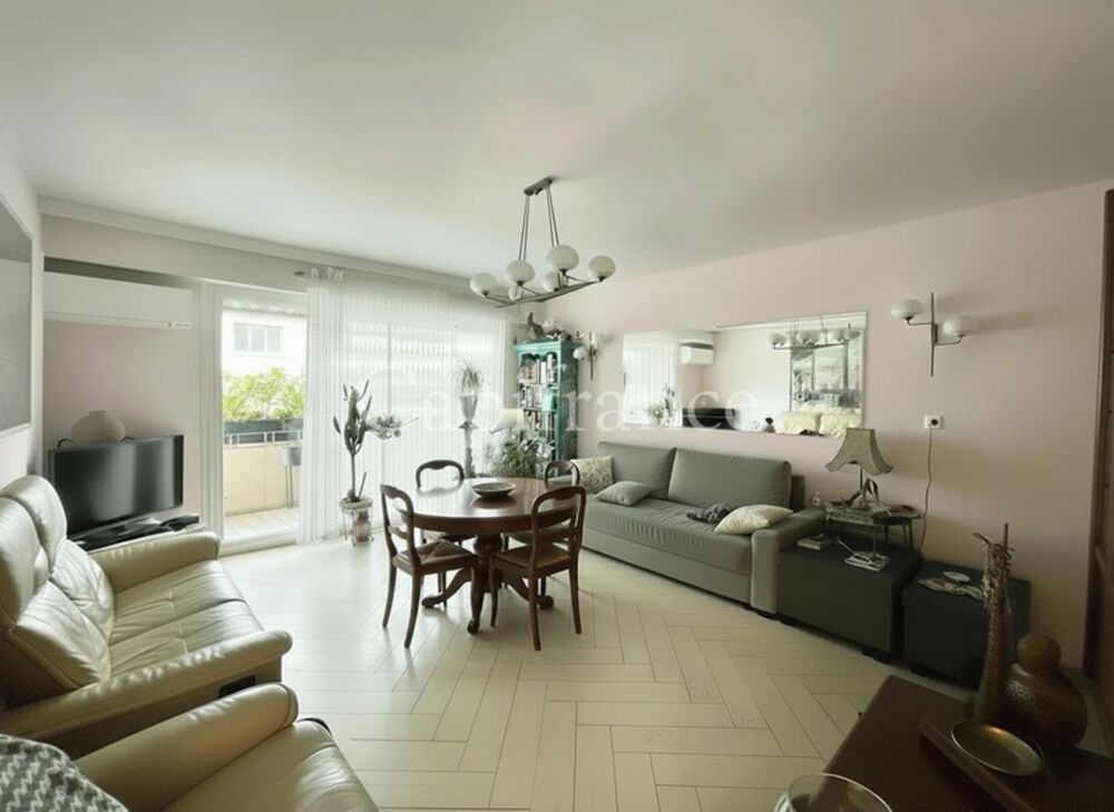Appartement T2 de 69 m², dernier étage avec balcons, cave, garage locatif possible  Hypercentre Aix-les-Bains (73)