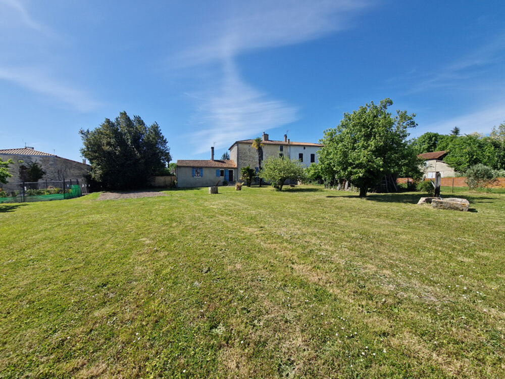 Maison à vendre 6 pièces TONNAY BOUTONNE (17)- 173 m² habitables - jardin- Grange