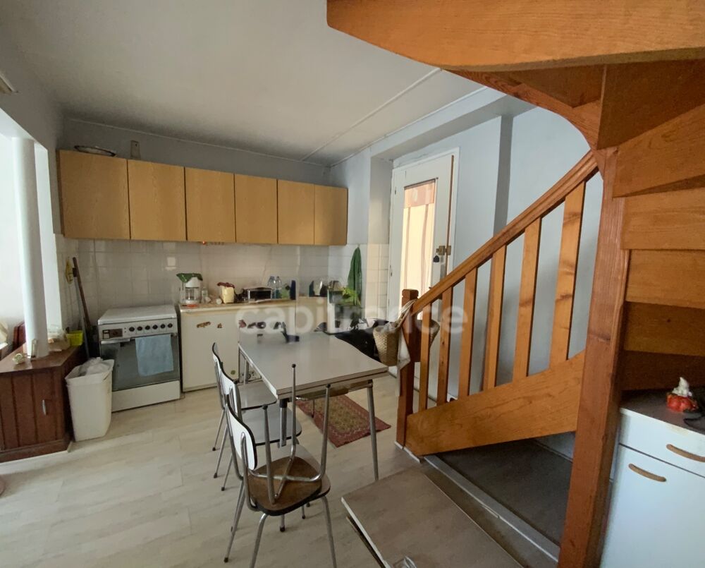 Vente Maison Proche de MOIRETABLE (42).  GRANDE MAISON de village de 217 m2 avec 9 CHAMBRES, BALCON et GARAGE et REMISE  de 180 M2 Saint julien la vetre