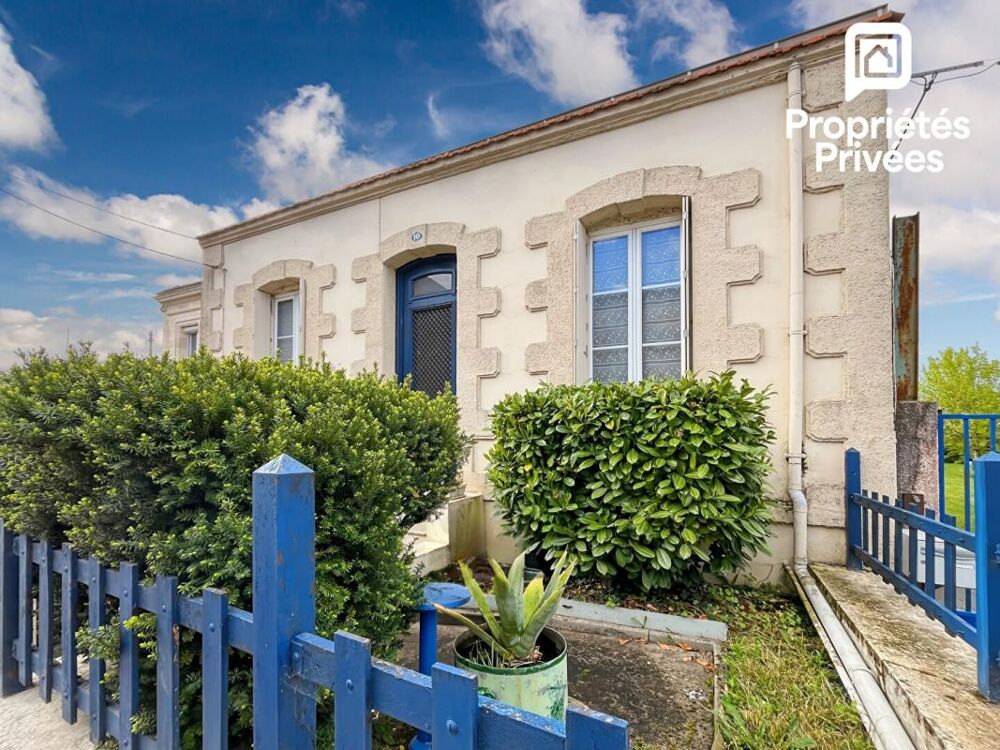 Maison de charme à Blaye avec vue estuaire, piscine et fort potentiel d'aménagement