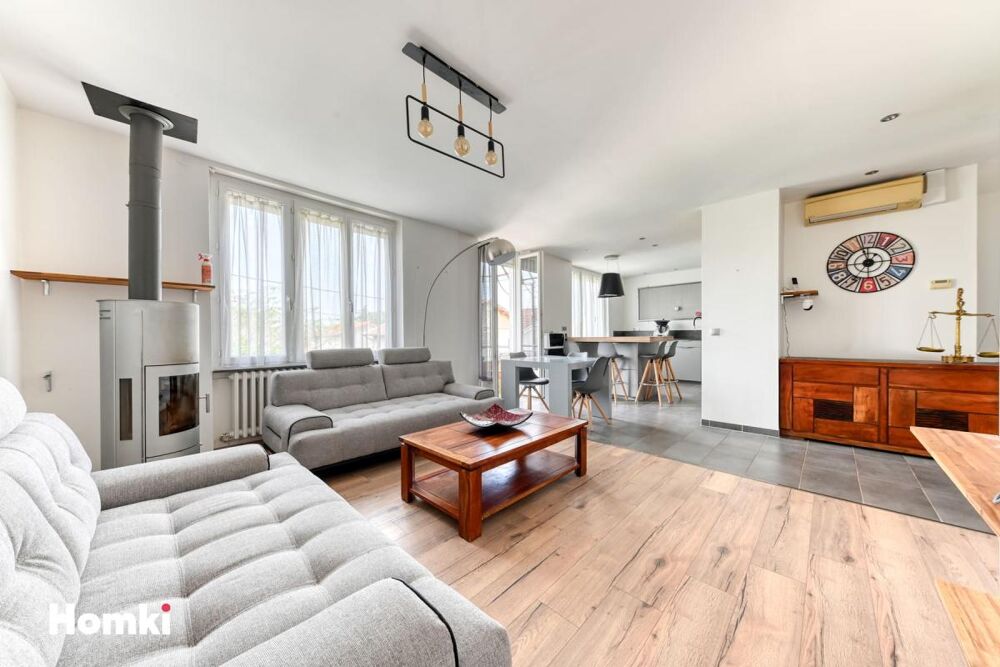 À VENDRE  Superbe appartement duplex rénové dans villa des années 1960  Rue Guynemer