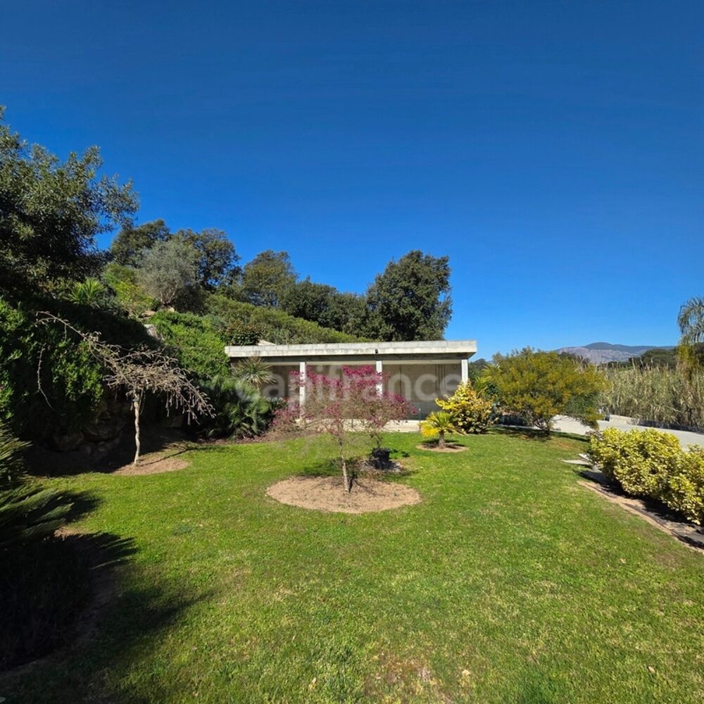 BASTELICACCIA (Corse du sud) proche AJACCIO: Villa de 360m2 avec piscine et jardin paysager
