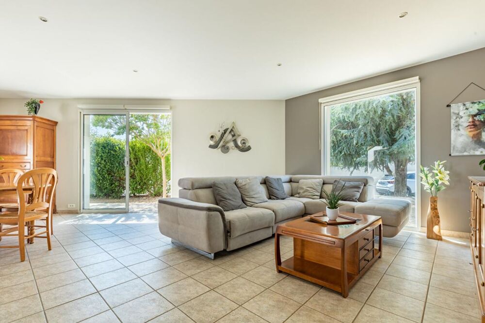 Maison Mouzillon 6 P . 4 Chs . Bureau . 177.85 M² . Double garages . T 1153 M² . Sous-sol