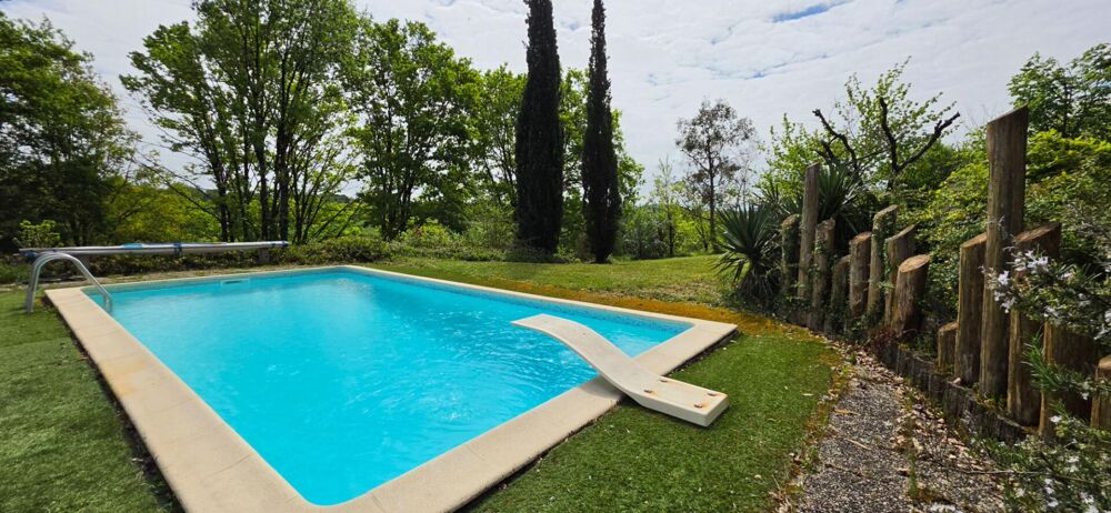 Maison avec sous sol parc et piscine