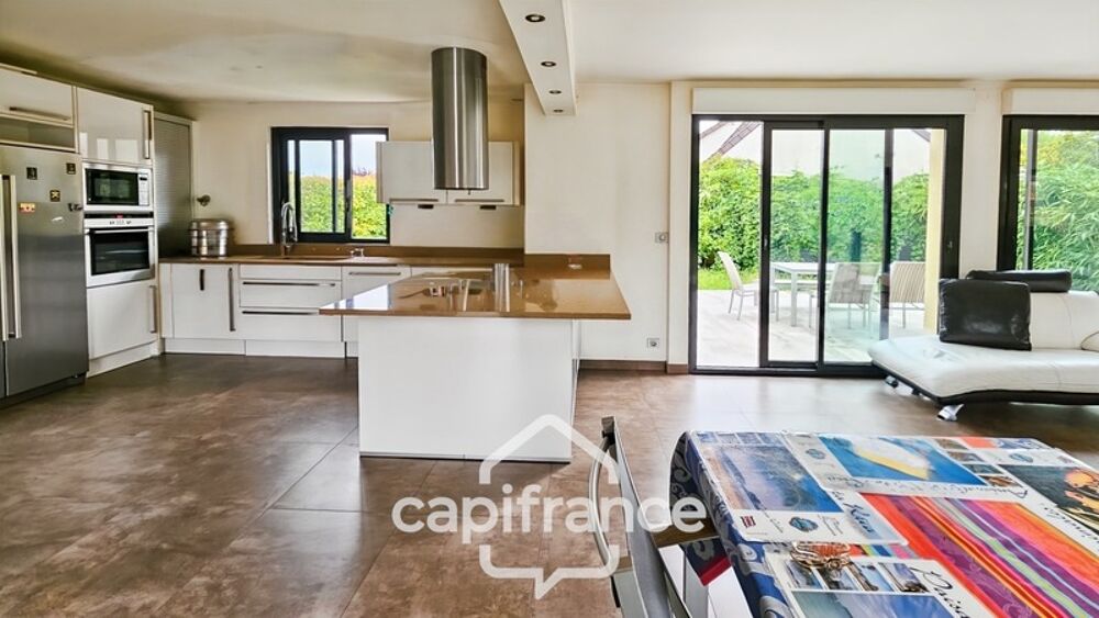 LE PIN (77) A Vendre Maison de 162 m² en surface totale environ - 6 pièces -Terrasse- Chambre Parentale - Ss-sol total