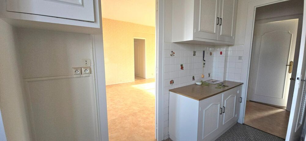 Vente Appartement Appartement type 6, à rénover, situé au 4ème étage d'une copropriété avec cave et ascenseur Perigueux