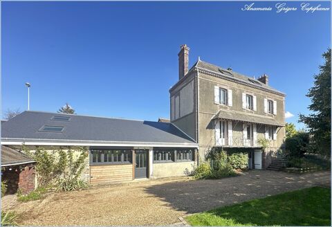   Proprit unique-deux maisons attenantes: 7 chambres, 4 salles d'eau, terrain clos de 1503 m Maison - 11 pice(s) - 244 m