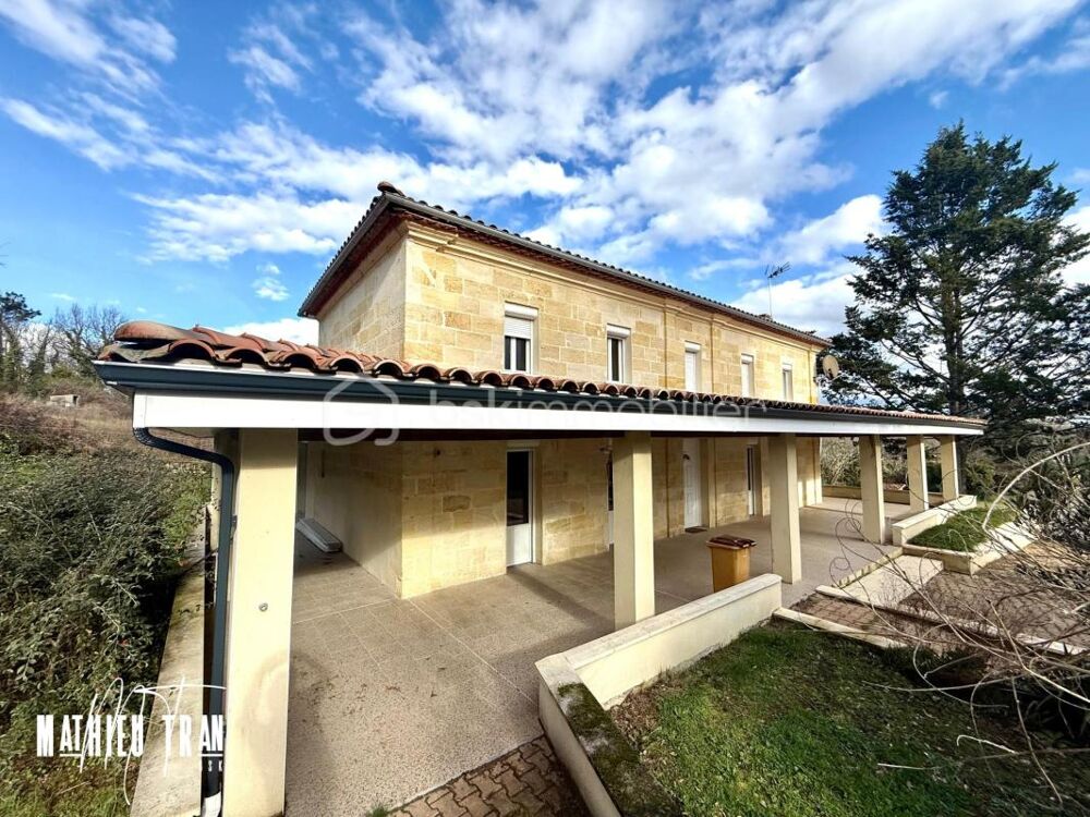 Maison spacieuse avec terrasse ensoleillée à vendre dans un quartier recherché