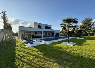  Maison à vendre 7 pièces 245 m²