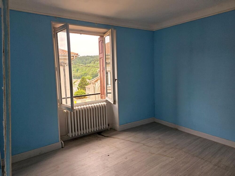Vente Immeuble Dunières 43220 idéalement situé en plein centre du village proche des commodités Immeuble élevé sur caves sur trois niveaux plus Dunieres