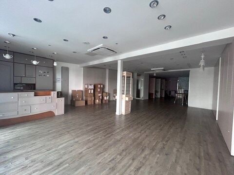   A louer au centre ville de CHALON SUR SAONE - Local commercial de 98 m² en emplacement n°1 