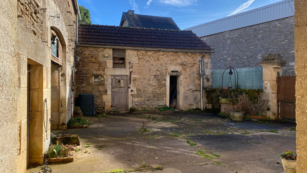 Charmante maison de village à vendre 70m² COUTARNOUX (89) avec dépendances et cour intérieure