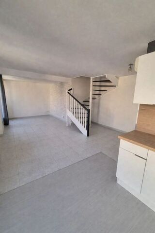  Appartement à louer 4 pièces 83 m²