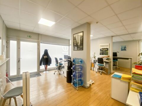 Bureaux en rez de jardin en tr&egrave;s bon &eacute;tat A VENDRE 615000 75010 Paris