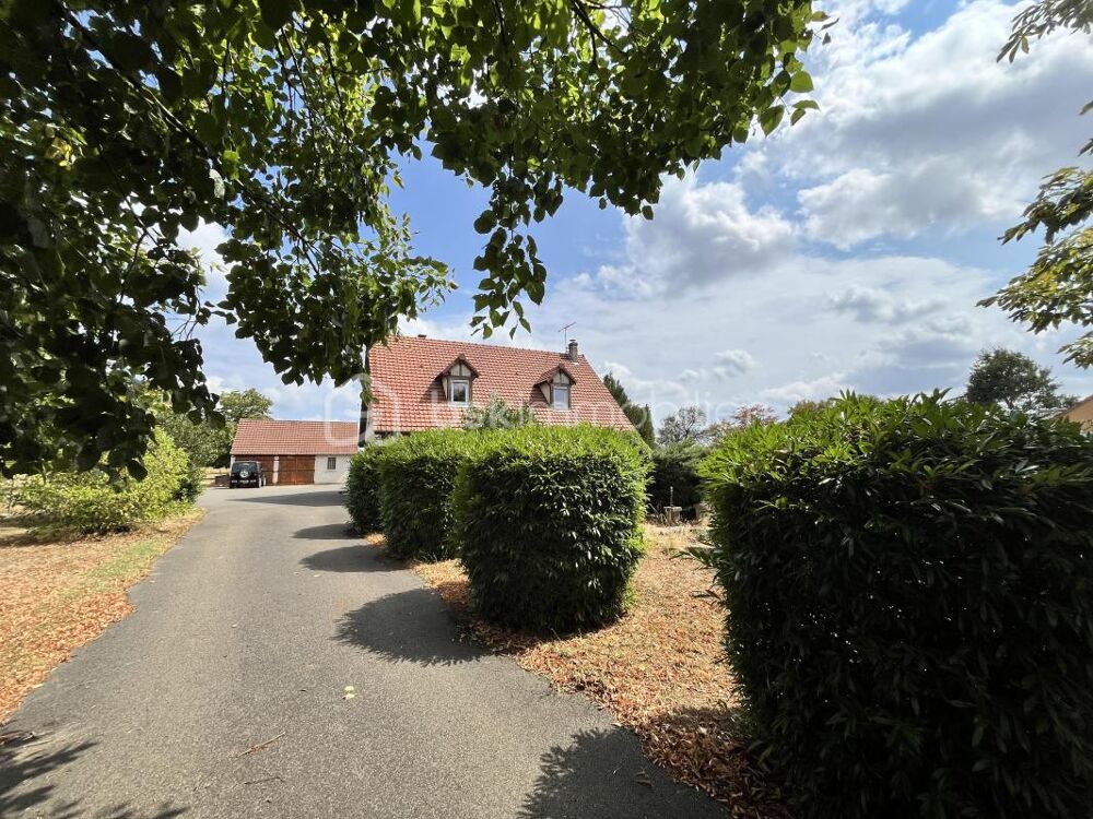 Propriété familiale de 156m² avec piscine, dépendances et vue dégagée sur la forêt des Bertranges