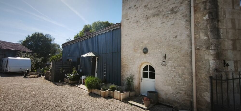 Vente Maison Ensemble immobilier composé d'une magnifique maison en pierre pleine de charme et d'une seconde maison à rénover offrant un beau Saint gelais