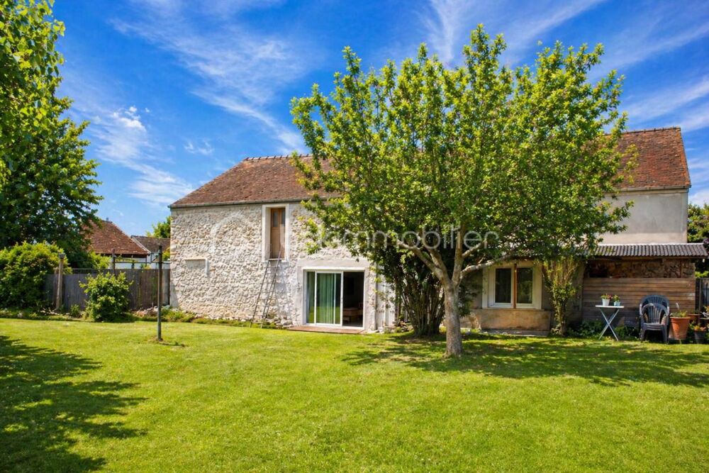 Maison ancienne avec jardin, garage et dépendance  Beaucoup de charme