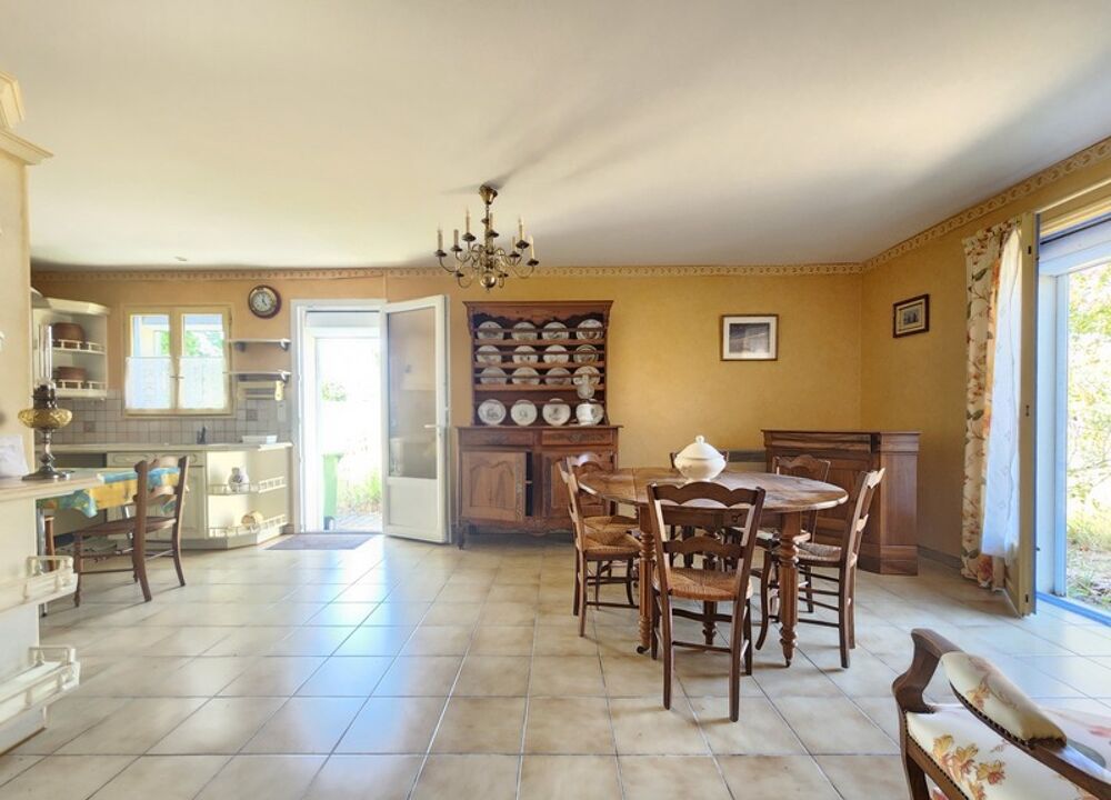 Maison à vendre de plain-pied 139m² - 5 pièces - LE CHATEAU D'OLERON (17)