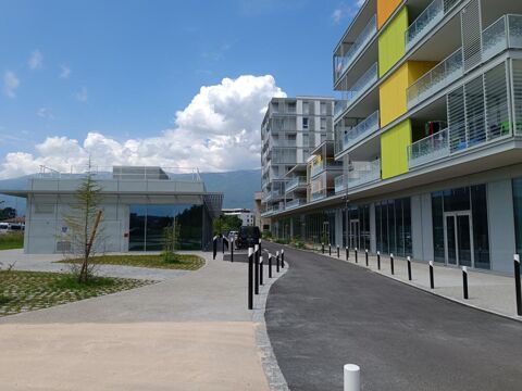 ST GENIS POUILLY - Porte de France - H2 358900 01630 Saint genis pouilly