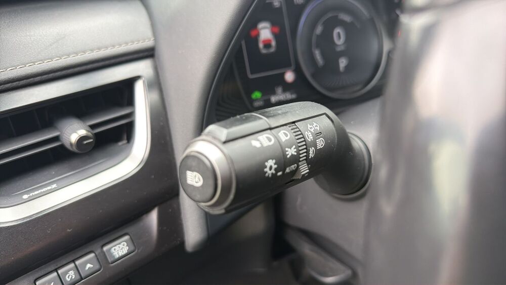 UX 2.0 VVT-i 184 Hybrid 4WD e-CVT Pack Confort Business 2022 occasion 95260 Beaumont Sur Oise