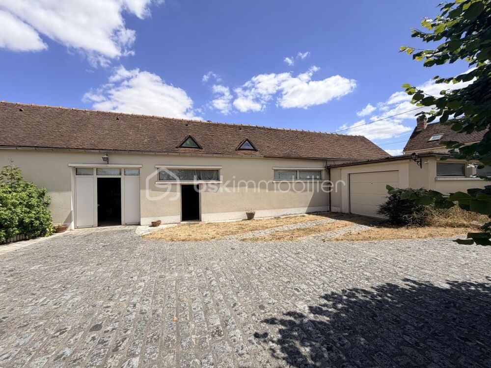 MAISON AVEC NOMBREUSES DEPENDANCES