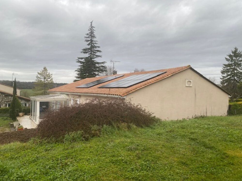 Maison à vendre dans un hameau de DIRAC, au calme, juste à remettre au goût du jour