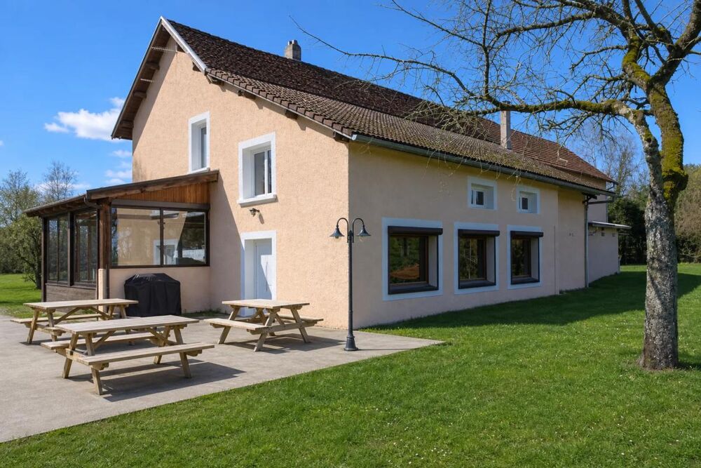 LES ABRETS-EN-DAUPHINÉ (38490)  PROPRIÉTÉ ATYPIQUE  335 m²