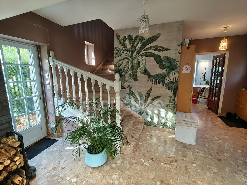 Maison en pierre avec plus dun hectare de terrain  Berrien