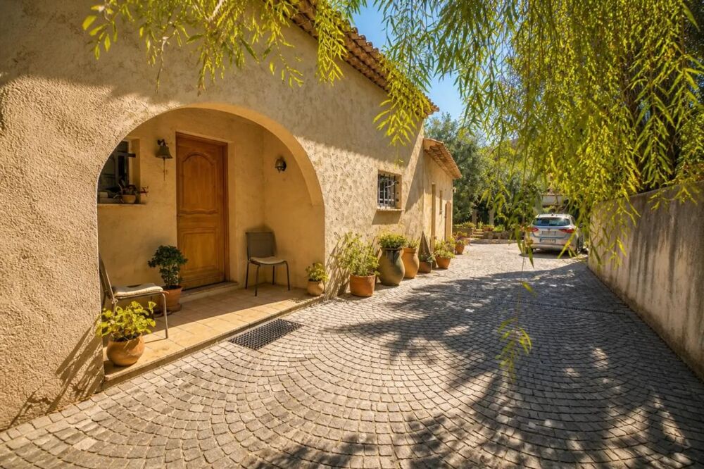 Maison de 6 pièces de 160 m² à Le Bar-sur-Loup