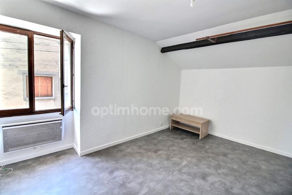 Appartement studio loué meublé de 23 m2 à Carrières sous Poissy au prix de 656 euros C.C. par mois