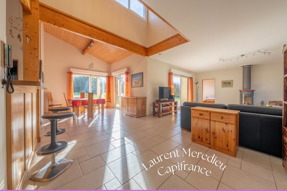 CUBZAC-LES-PONTS  Maison de 196 m² - 5 Chambres- sur terrain arboré
