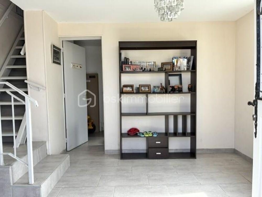 Maison individuelle avec étage,114m2 habitable, 3 chambres, avec piscine, terrain de 935m2