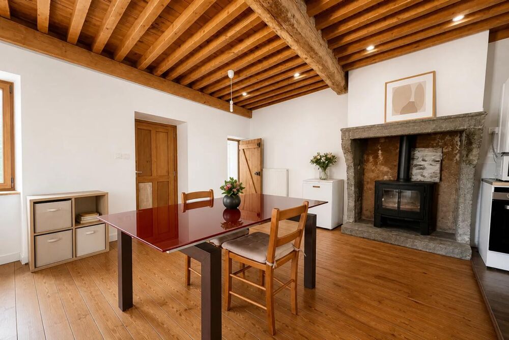 Maison de caractère entièrement rénovée  173 m²  Terrain de 1 100 m²  Romagnat