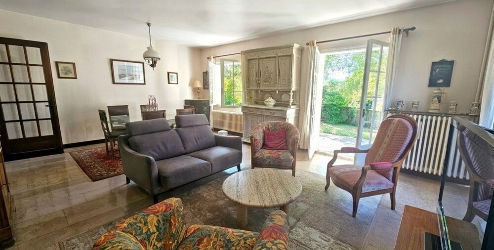 Maison dArchitecte avec grand jardin et sous sol complet- Mesnay / Arbois (39600)