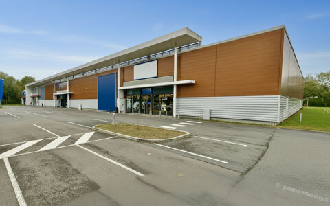 A LOUER - LOCAL COMMERCIAL - CHANTONNAY 4020 85110 Chantonnay