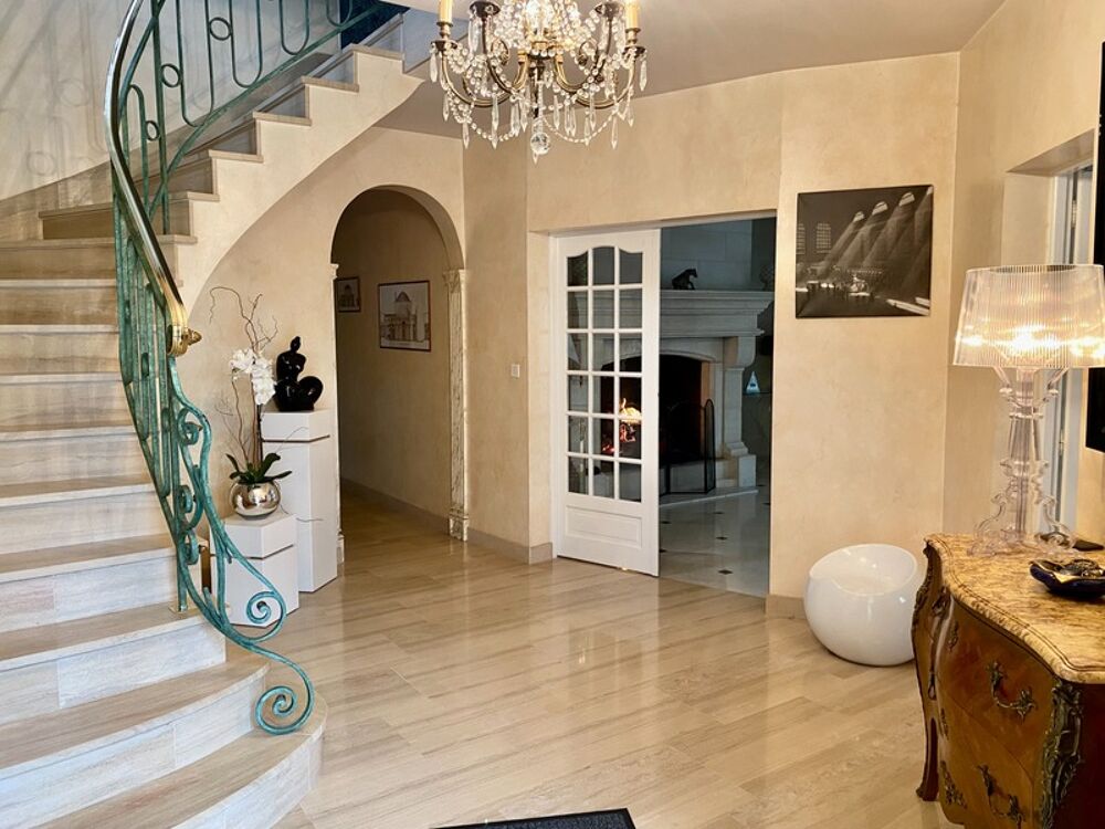 TROISSEREUX maison de 296 m² - Terrain de 6 000 m²