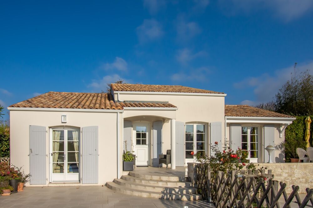 Vente Maison BREUILLET – VILLA AVEC PISCINE ET VUE PANORAMIQUE SUR LA CAMPAGNE Breuillet