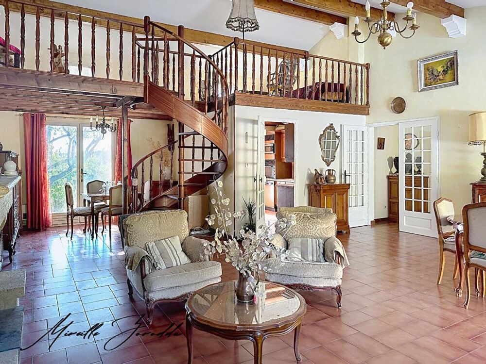 A VENDRE BEAUCAIRE Maison de 134m² avec 4 chambres piscine, garage et annexe