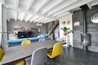 Vente Maison *** EXCLUSIVITE *** BIEN RARE ET COUP DE COEUR *** MAISON CHALET AVEC VUE DEGAGEE, PISCINE, JARDIN ET DEPENDANCES *** MOISSAT 63 Moissat