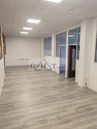  BUREAU DE 208 m² A LA LOCATION AU PLESSIS-BELLEVILLE ; Le plessis belleville