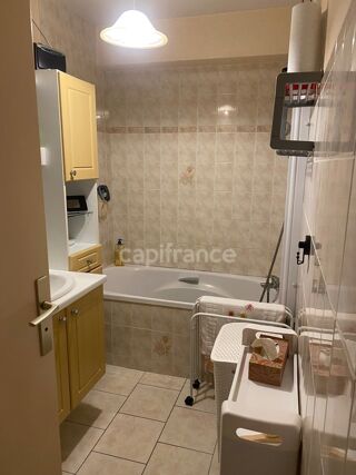  Immeuble à vendre 15 + pièces 240 m²