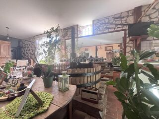 Propriété/château à vendre 8 pièces 219 m²