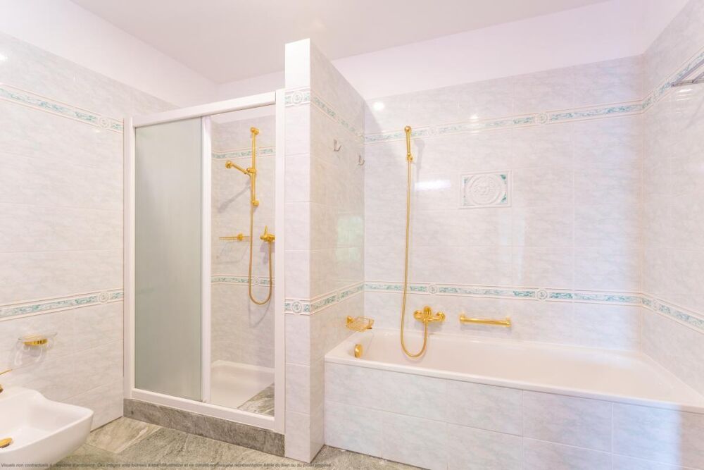 Vente Appartement Superbe 4 pièces à proximité immédiate des transports avec immense terrasse de 55m² ! La celle saint cloud