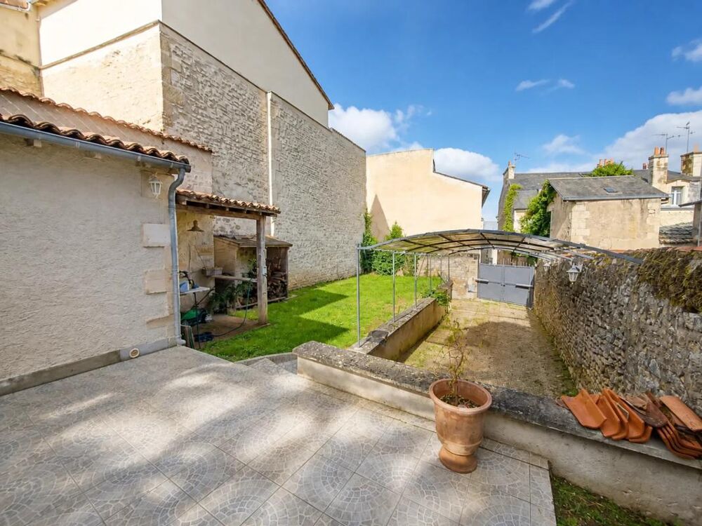Vente Maison Maison de 5 pièces de 133 m² à Poitiers Poitiers