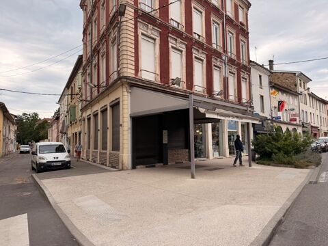   Local commercial à louer BOURGOIN JALLIEU (38) magnifique emplacement pour ce local en angle avec terrasse en centre ville 