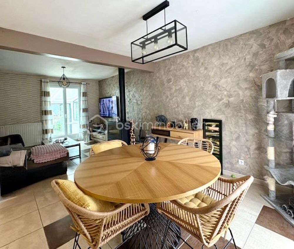 Charmante maison conviviale avec pavillon secondaire. En quête d'un bien combinant résidence principale et rentabilité, cette pr